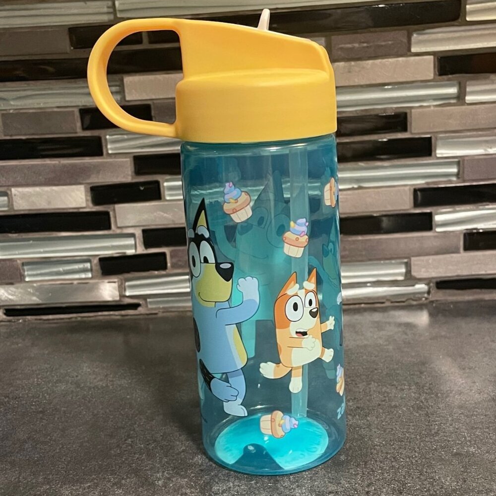 Bluey Flip Spout Water Bottle w/Carry Loop No Leak zak Designs BPA Free NEW